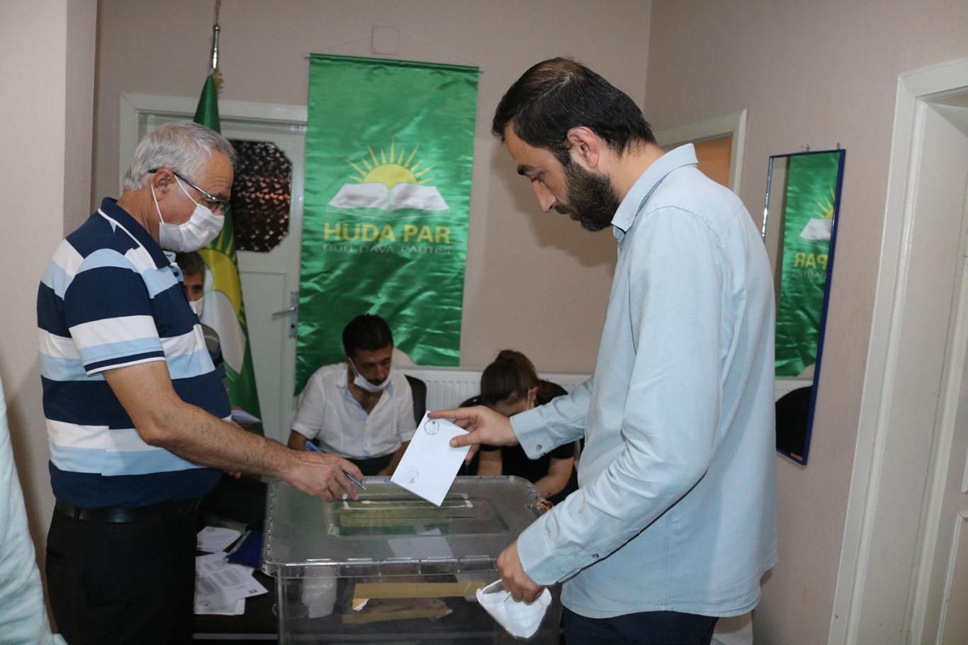 HÜDA PAR Bismil İlçe Başkanı Bilmez güven tazeledi HÜDA PAR Bismil İlçe Başkanı Bilmez güven tazeledi